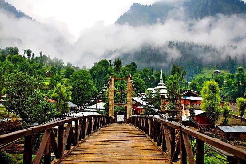 tourist attractions in azad kashmir